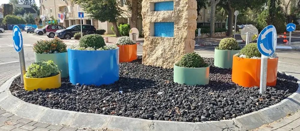 עיריית גני תקווה: כיכרות ומדרכות